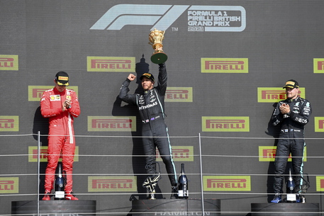  F 1 / G.P. Silverstone / Hamilton: “Incidente? Verstappen non ha lasciato spazio”. Horner (Red Bull): “la curva era nostra”