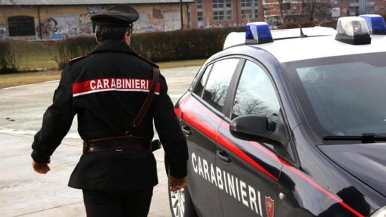  Ruba su auto in sosta, bloccato dai Carabinieri e arrestato