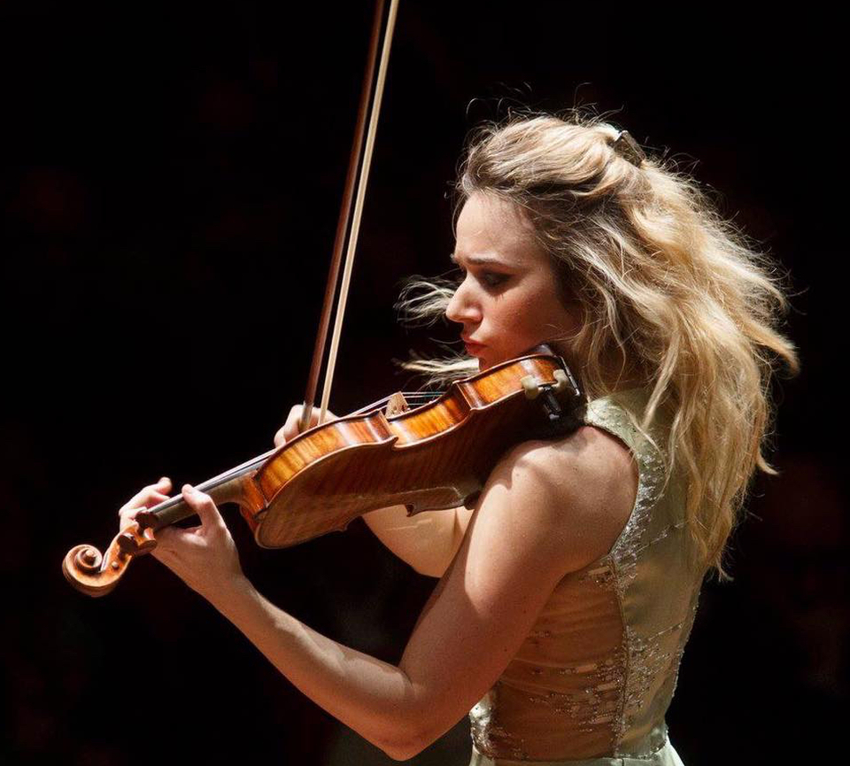  Anna Tifu violinista di fama in concerto al Comunale