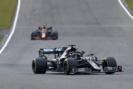  F 1 / G.P. Abu Dhabi / Hamilton domina le seconde libere, 4° Verstappen