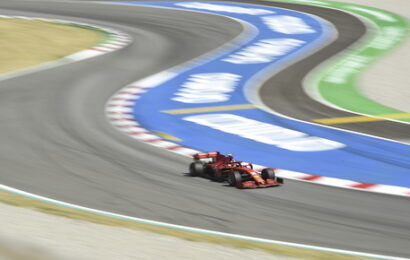 Leclerc e Sainz davanti alla nuova Ferrari F1: “Mamma mia, è bellissima”