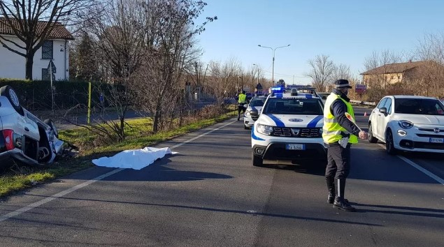  Modena, incidente mortale sulla Nuova Estense: perde la vita una donna