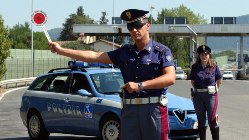  La Polizia di Stato intercetta un’auto rubata al casello di Valsamoggia. Denunciato il conducente.