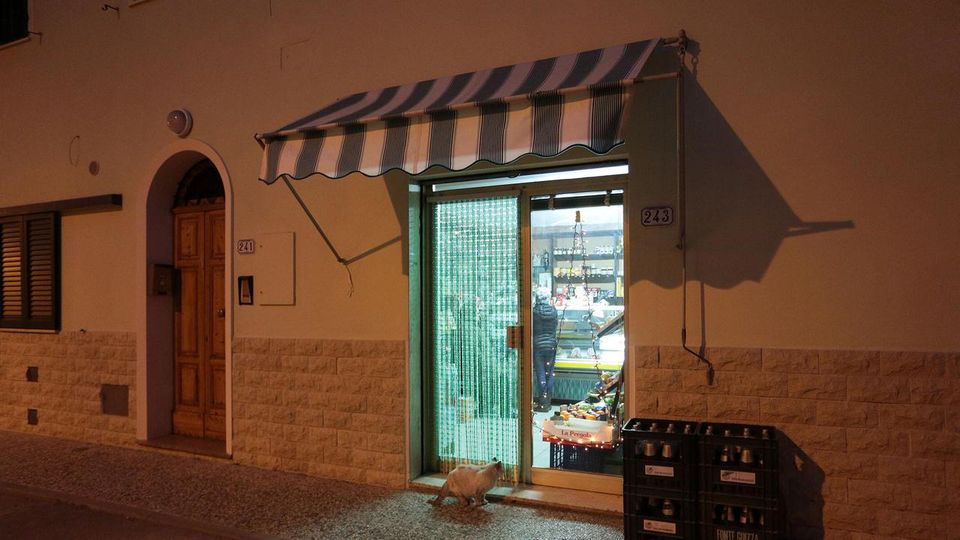  Alimentari in centro storico a Modena, chiusura confermata alle 22