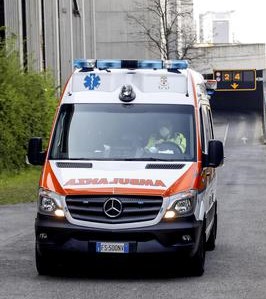  Modena, schianto fra due auto: un ferito all’ospedale