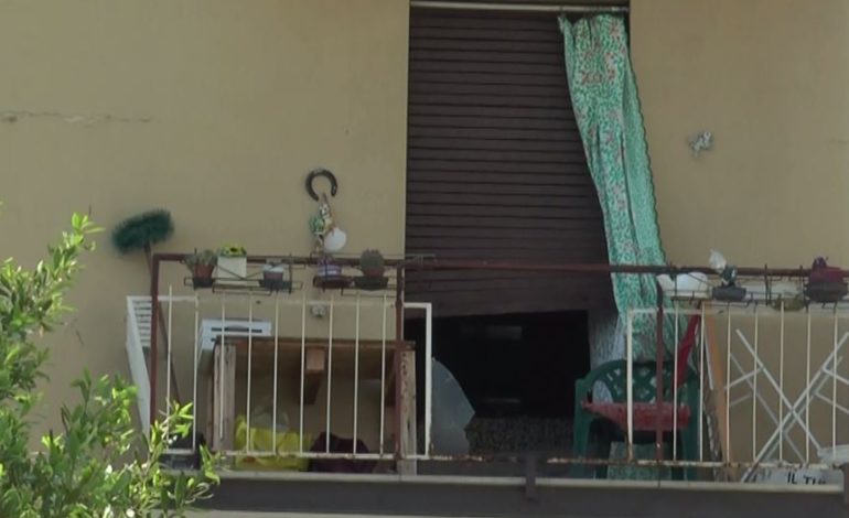  incidente domestico in via Pagliani: donna cade dal balcone del terzo piano e muore