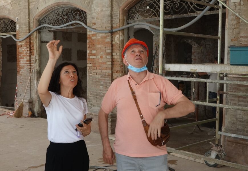 Mirandola / Il Sindaco in visita ai cantieri del Palazzo Comunale