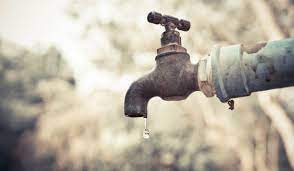 Emergenza idrica, limiti all’uso extradomestico dell’acqua