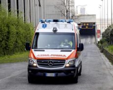 Modena, in gravi condizioni uomo caduto dal monopattino in via Finlandia