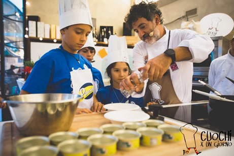  Bambini in cucina insieme agli chef stellati: domenica con le mani in pasta