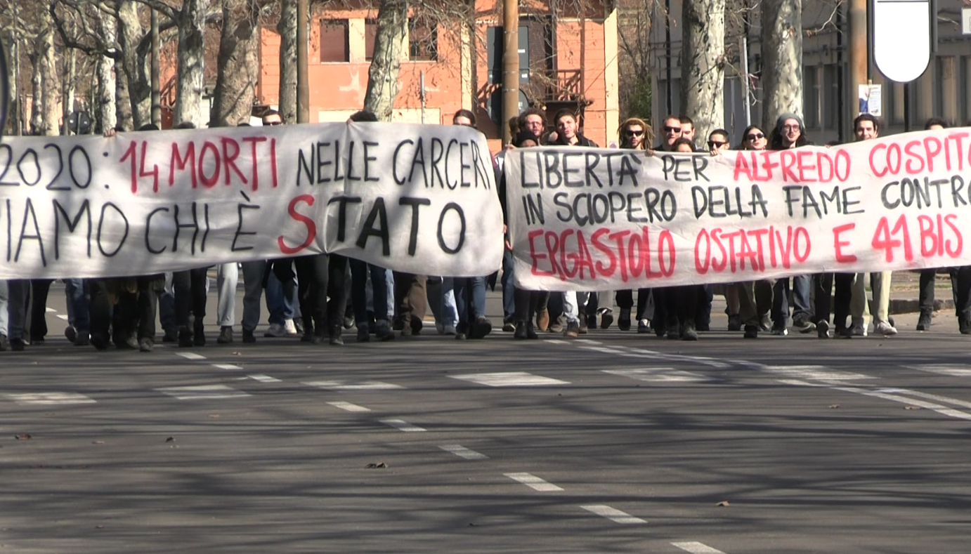  In 500 sfilano a Modena per ricordare i morti del 2020 nel carcere di S. Anna