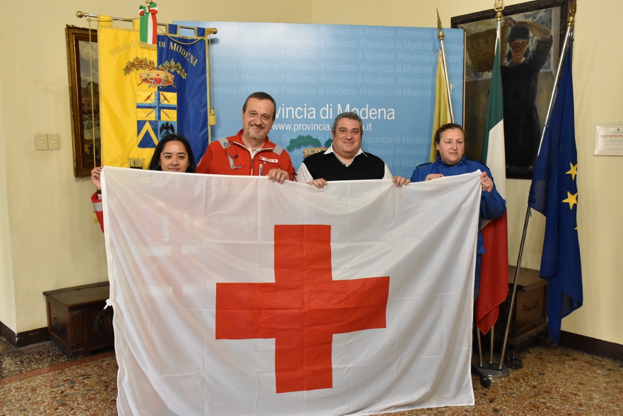  Sventola la bandiera della Croce Rossa