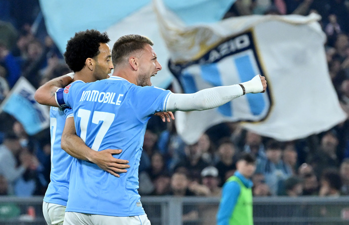  La Lazio batte il Sassuolo (2-0), lo scudetto del Napoli deve attendere