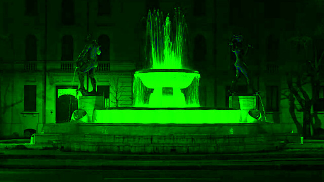 Fontana illuminata di verde per la giornata della Sla