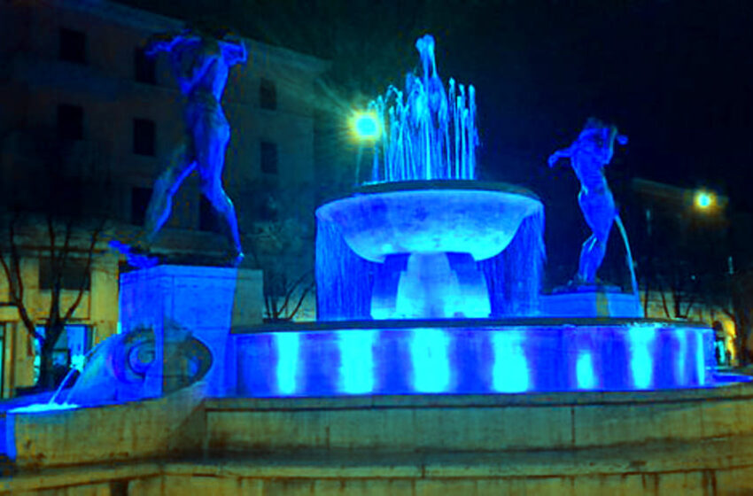  La Fontana del Graziosi si illumina di blu per i tumori maschili