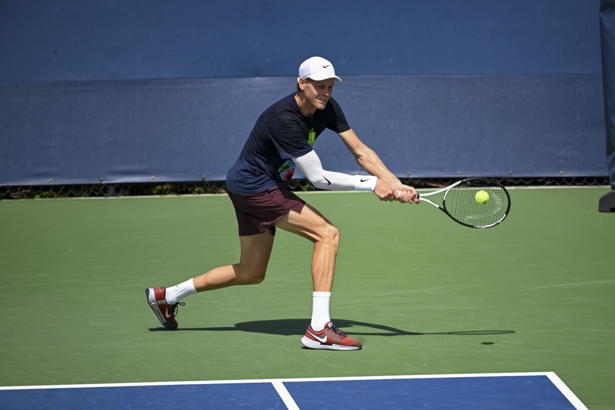 Sinner a tutta velocità all’esordio agli US Open: sconfitto Kopriva in tre set