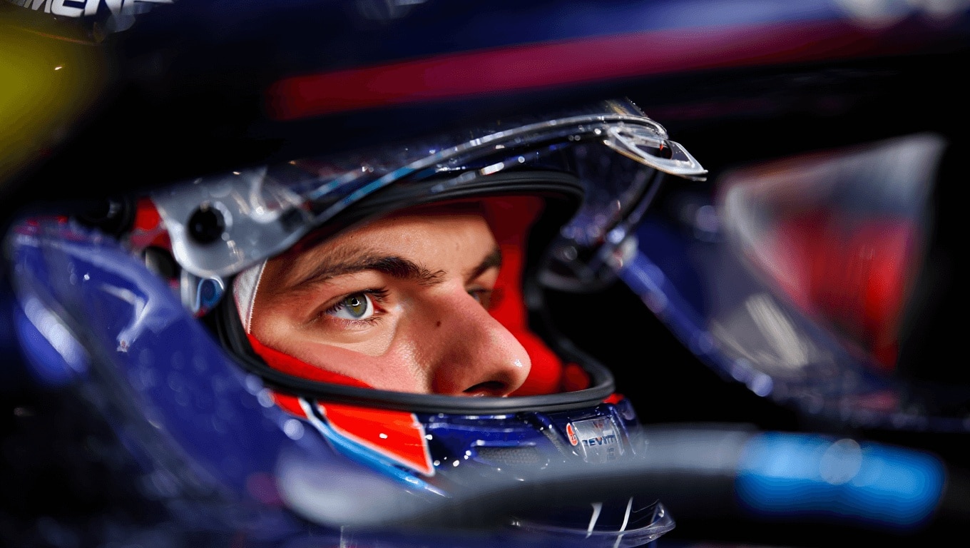 Verstappen glaciale a Baku: “Non è facile spingere al limite quando vedi le gocce di pioggia sulla visiera, ma devi farlo”