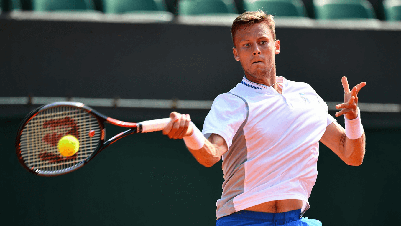 Esordio perfetto per Jannik Sinner a Parigi: sconfitto Bergs, ottavi di finale raggiunti