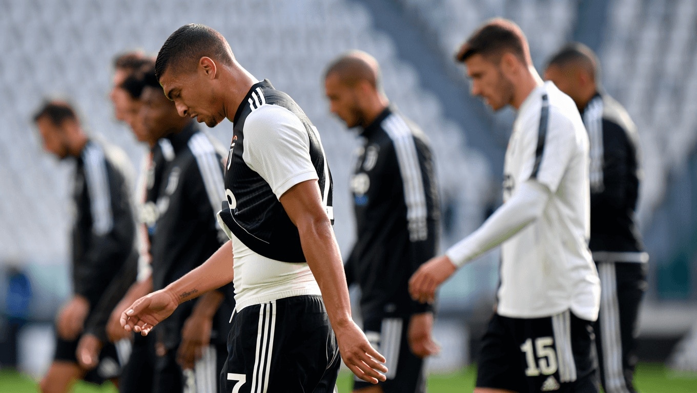 How many points do Juventus need to qualify for Champions League playoff?