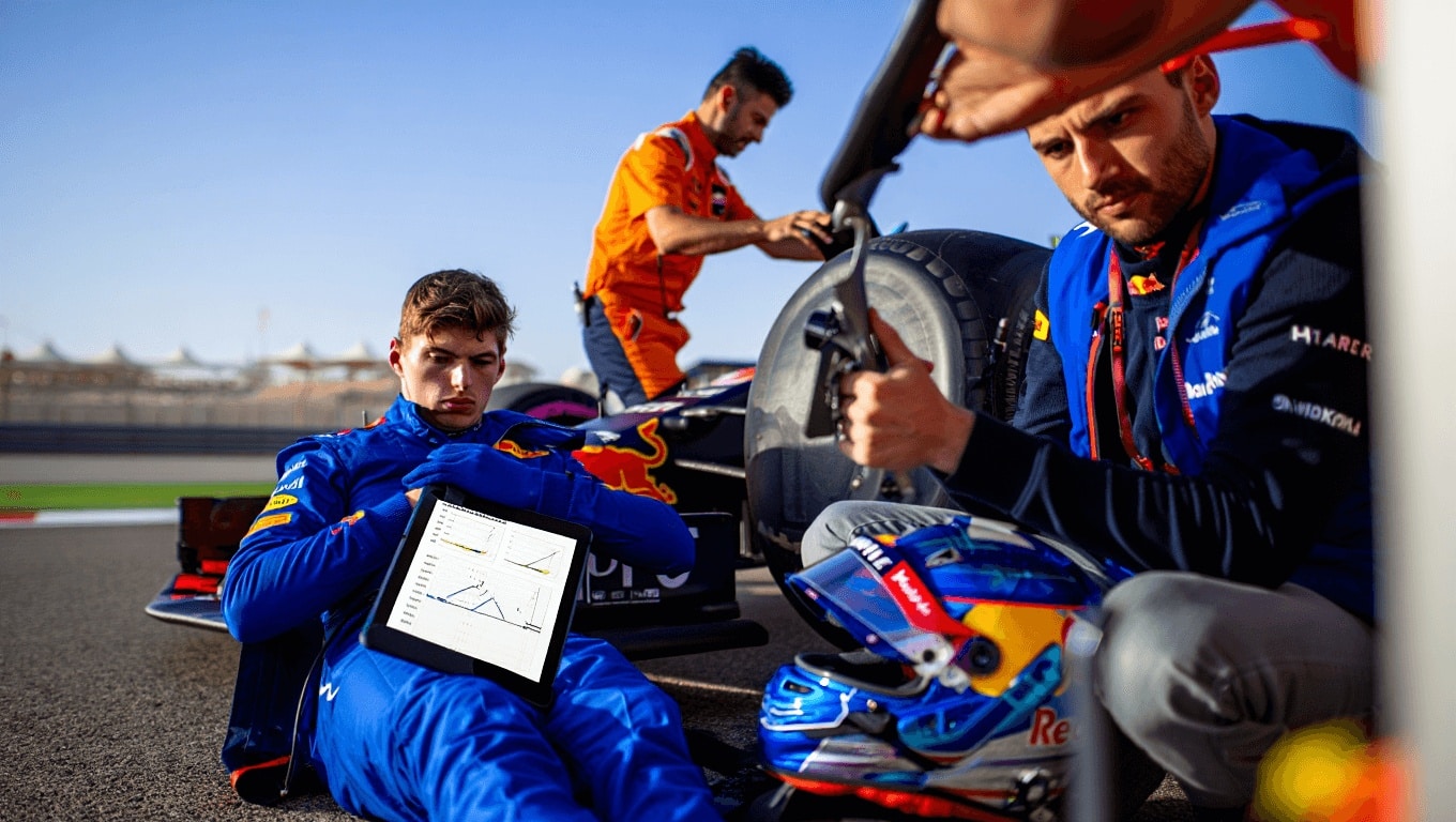 Verstappen lavora sul passo-gara e avvisa: “I pneumatici sono ipersensibili”