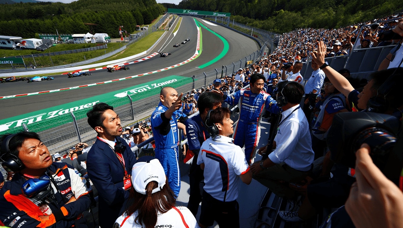 Galli, pollai e girotondi in attesa di Suzuka