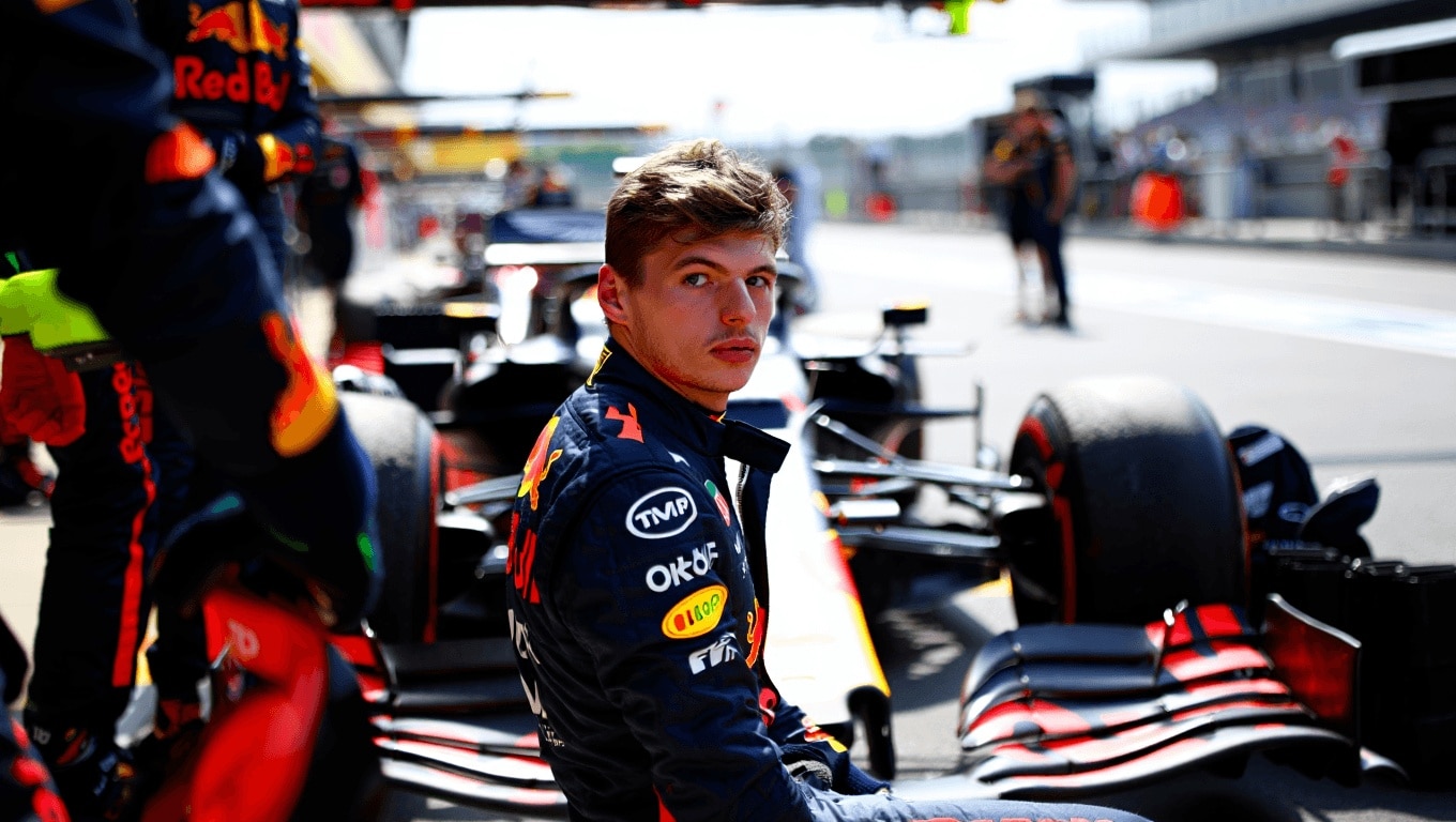 Ufficiale: 5 secondi di penalità – ininfluenti – a Verstappen per non aver rispettato la linea d’uscita box
