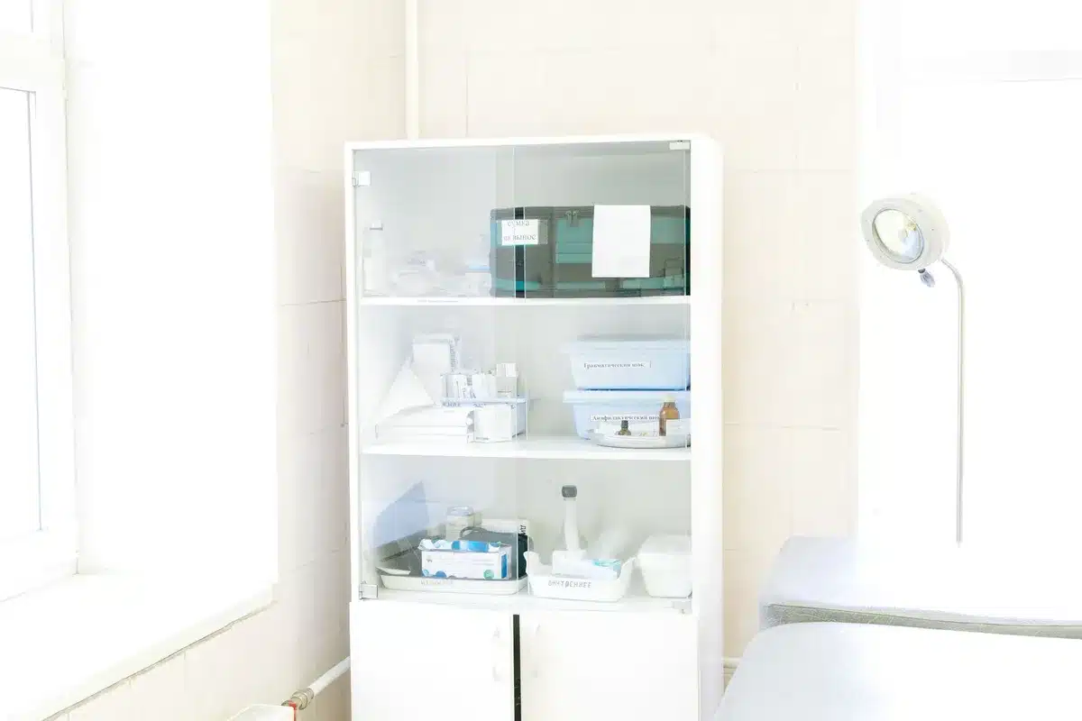 Clinica medica con attrezzature per visite specialistiche