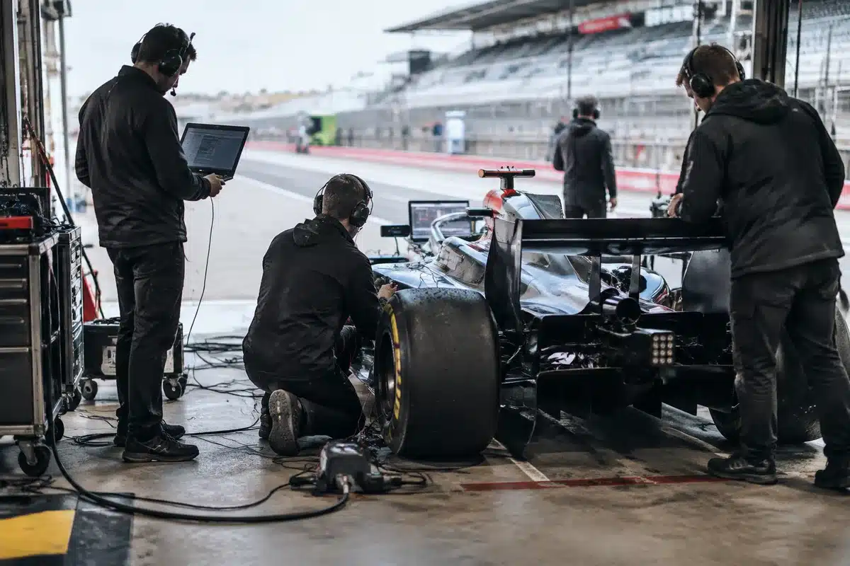 Caos software: Hamilton e Verstappen alleati, gara da Lego speriamo sia lezione