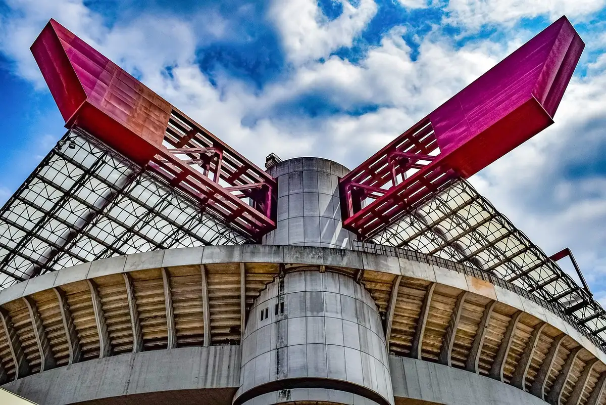 Esterno dello Stade Roi Baudouin illuminato la sera