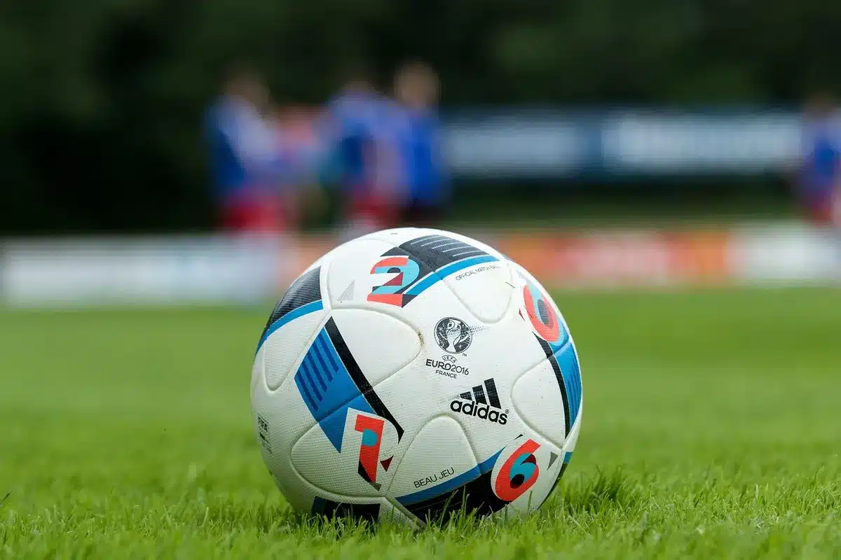 Azzurri in corsa e movimento sulla fascia durante un'azione offensiva